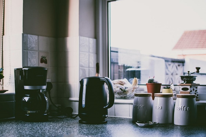 kettle-in-kitchen